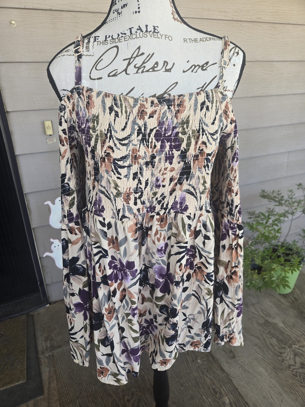 Torrid Floral Cold Shoulder Top. Smocked Babydoll Bodice. Flair Sleeves. Sz 1XL